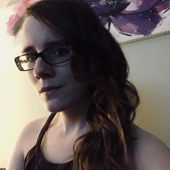 Meet your Posher, Laura - Picture 1 of 1